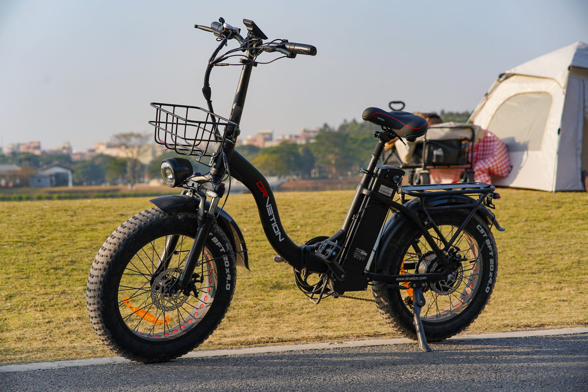 Drvetion CT20 — black e-bike parked outdoors with rear luggage
