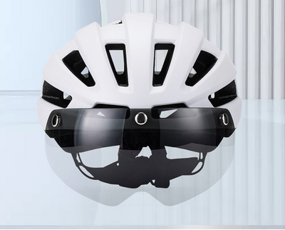 Magnetic windscreen helmet