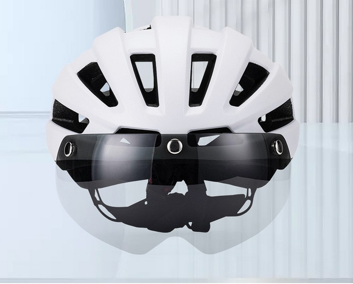 Magnetic windscreen helmet