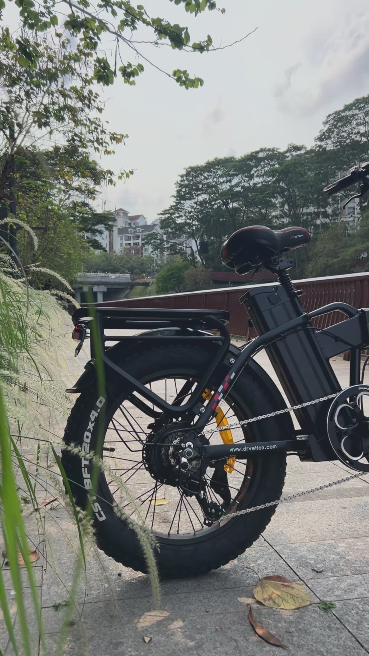 Load video: Drvetion AT20 PRO riding film